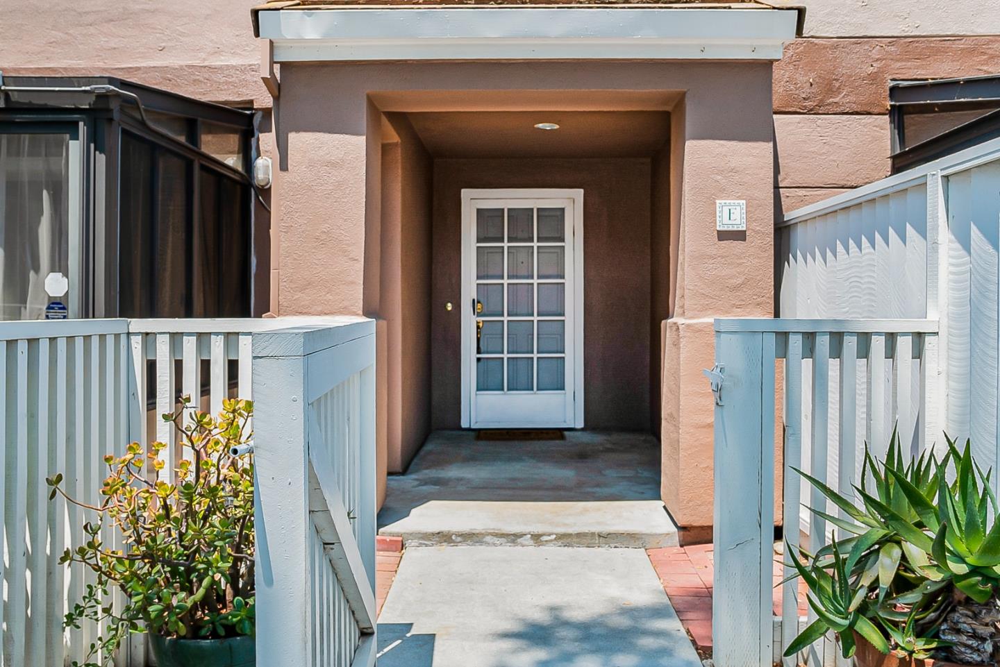 Detail Gallery Image 3 of 31 For 7011 Rodling Dr #E,  San Jose,  CA 95138 - 2 Beds | 2/1 Baths