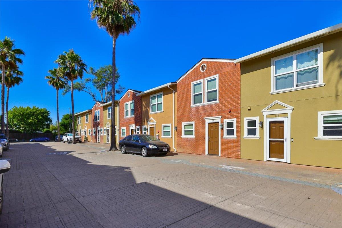 Detail Gallery Image 4 of 62 For 857 Carlisle Way #112,  Sunnyvale,  CA 94087 - 2 Beds | 2/1 Baths