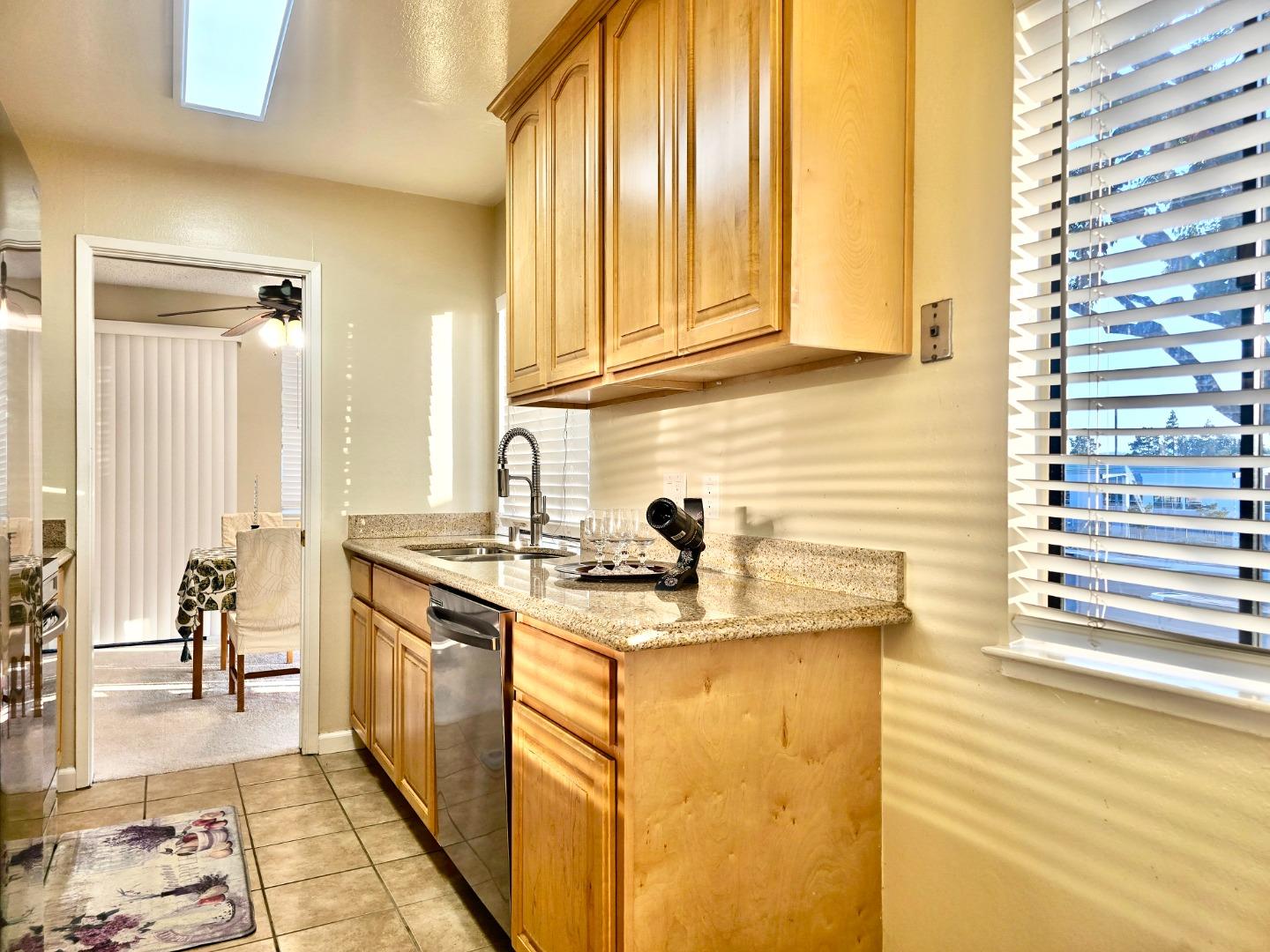 Detail Gallery Image 10 of 47 For 1033 Shell Blvd #8,  Foster City,  CA 94404 - 3 Beds | 2 Baths