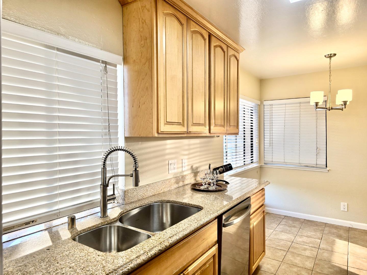 Detail Gallery Image 9 of 47 For 1033 Shell Blvd #8,  Foster City,  CA 94404 - 3 Beds | 2 Baths