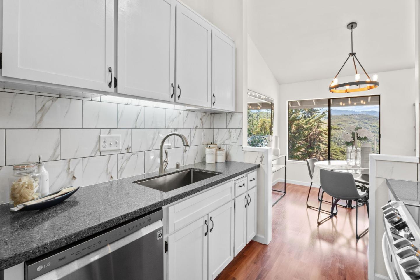 Detail Gallery Image 12 of 46 For 3370 Brittan Ave #17,  San Carlos,  CA 94070 - 2 Beds | 2 Baths