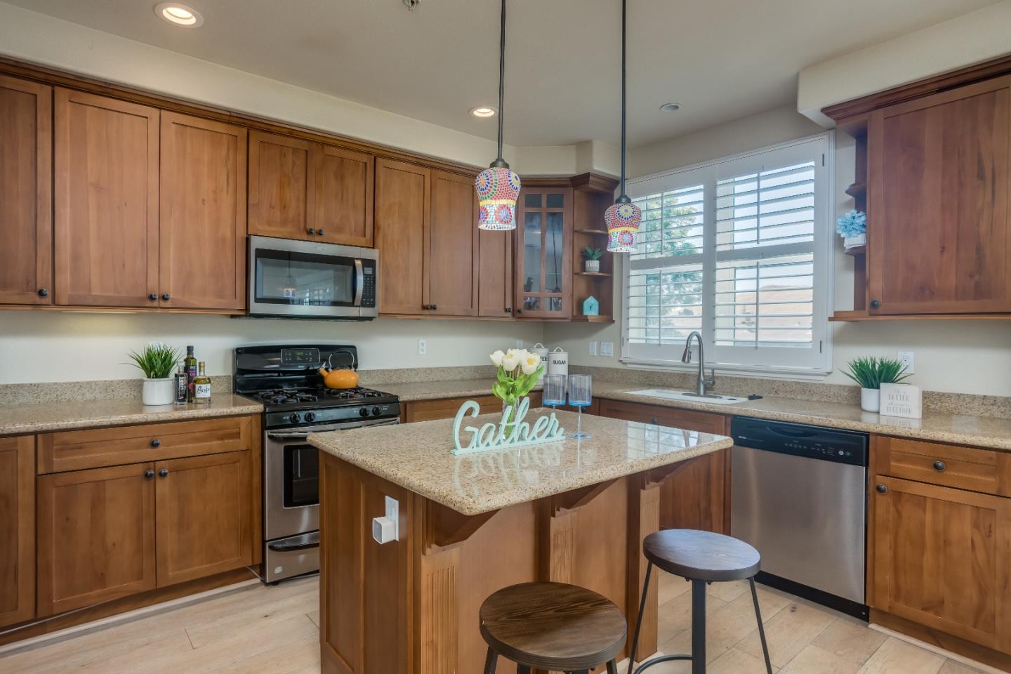 Detail Gallery Image 10 of 26 For 189 Esfahan Dr, San Jose,  CA 95111 - 3 Beds | 2/1 Baths