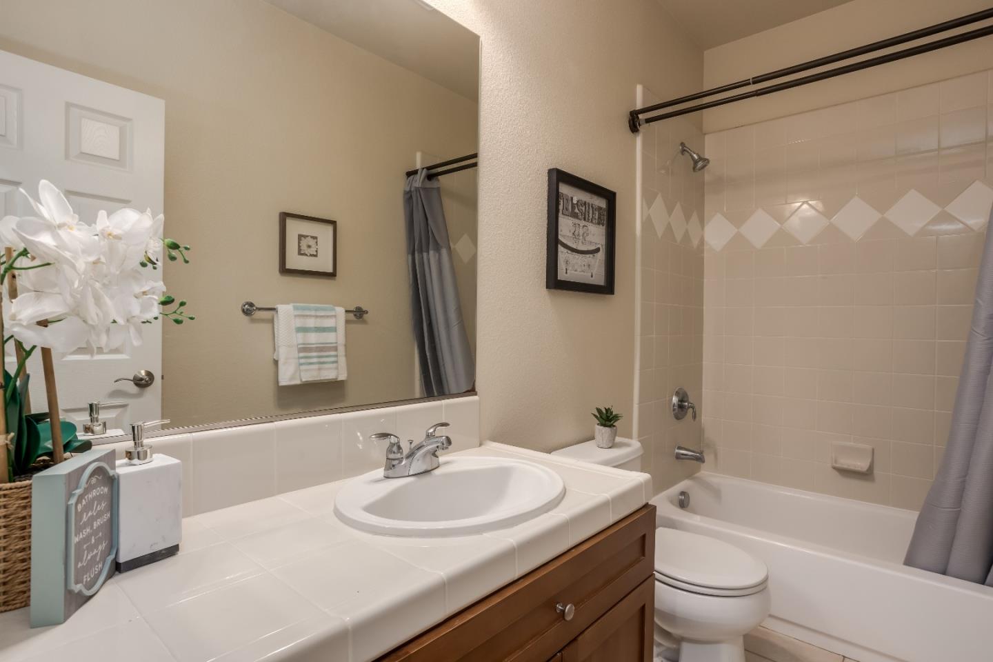 Detail Gallery Image 12 of 26 For 189 Esfahan Dr, San Jose,  CA 95111 - 3 Beds | 2/1 Baths