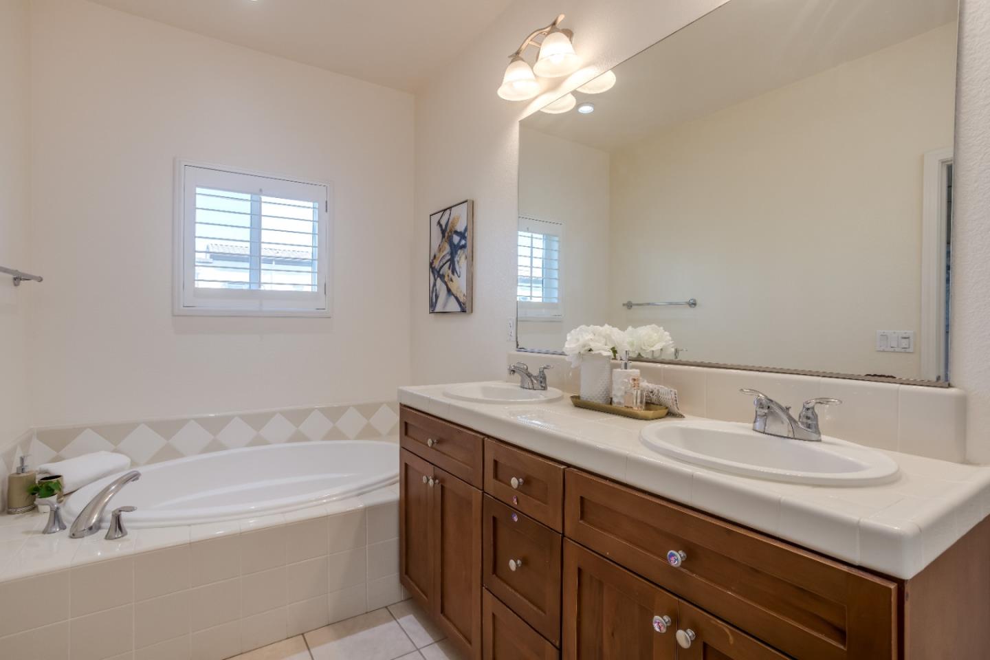 Detail Gallery Image 15 of 26 For 189 Esfahan Dr, San Jose,  CA 95111 - 3 Beds | 2/1 Baths