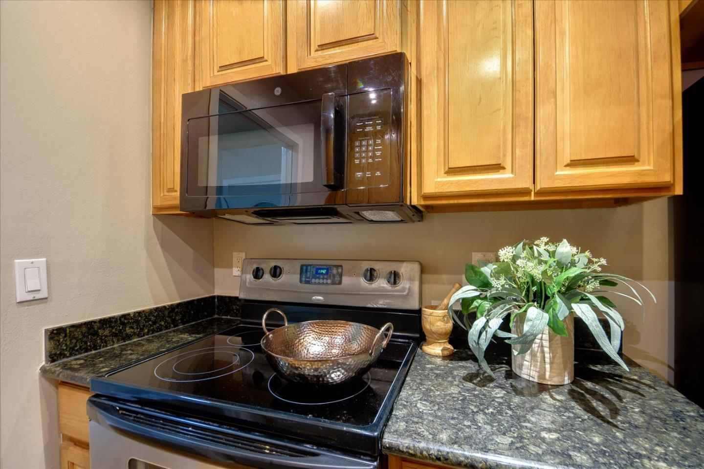 Detail Gallery Image 13 of 22 For 1898 Meridian Ave #19,  San Jose,  CA 95125 - 3 Beds | 2 Baths