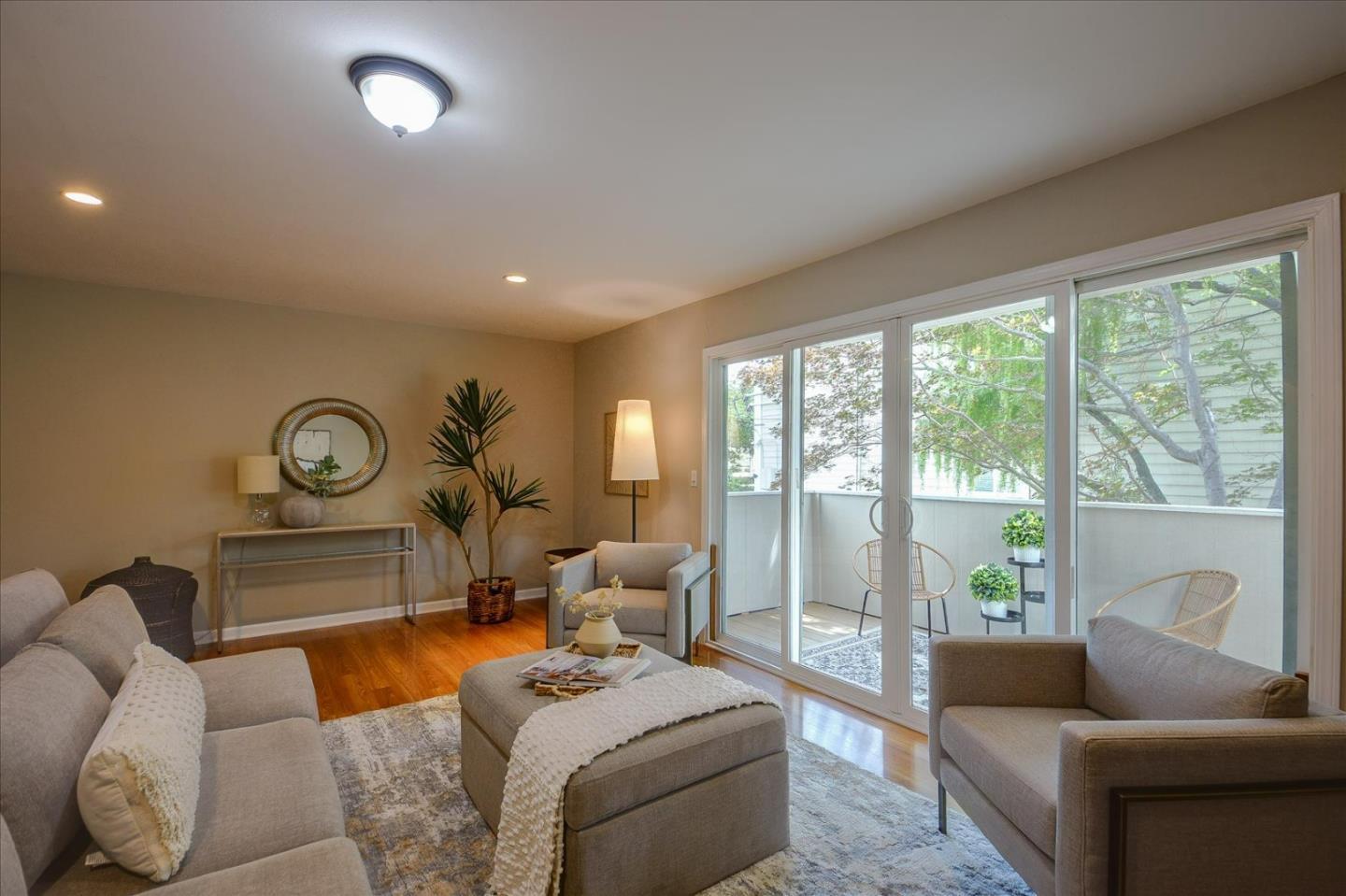 Detail Gallery Image 4 of 22 For 1898 Meridian Ave #19,  San Jose,  CA 95125 - 3 Beds | 2 Baths