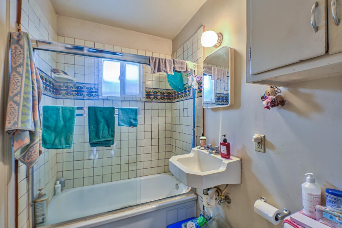 Detail Gallery Image 9 of 24 For 1090 Elm Ave, Seaside,  CA 93955 - 2 Beds | 2 Baths