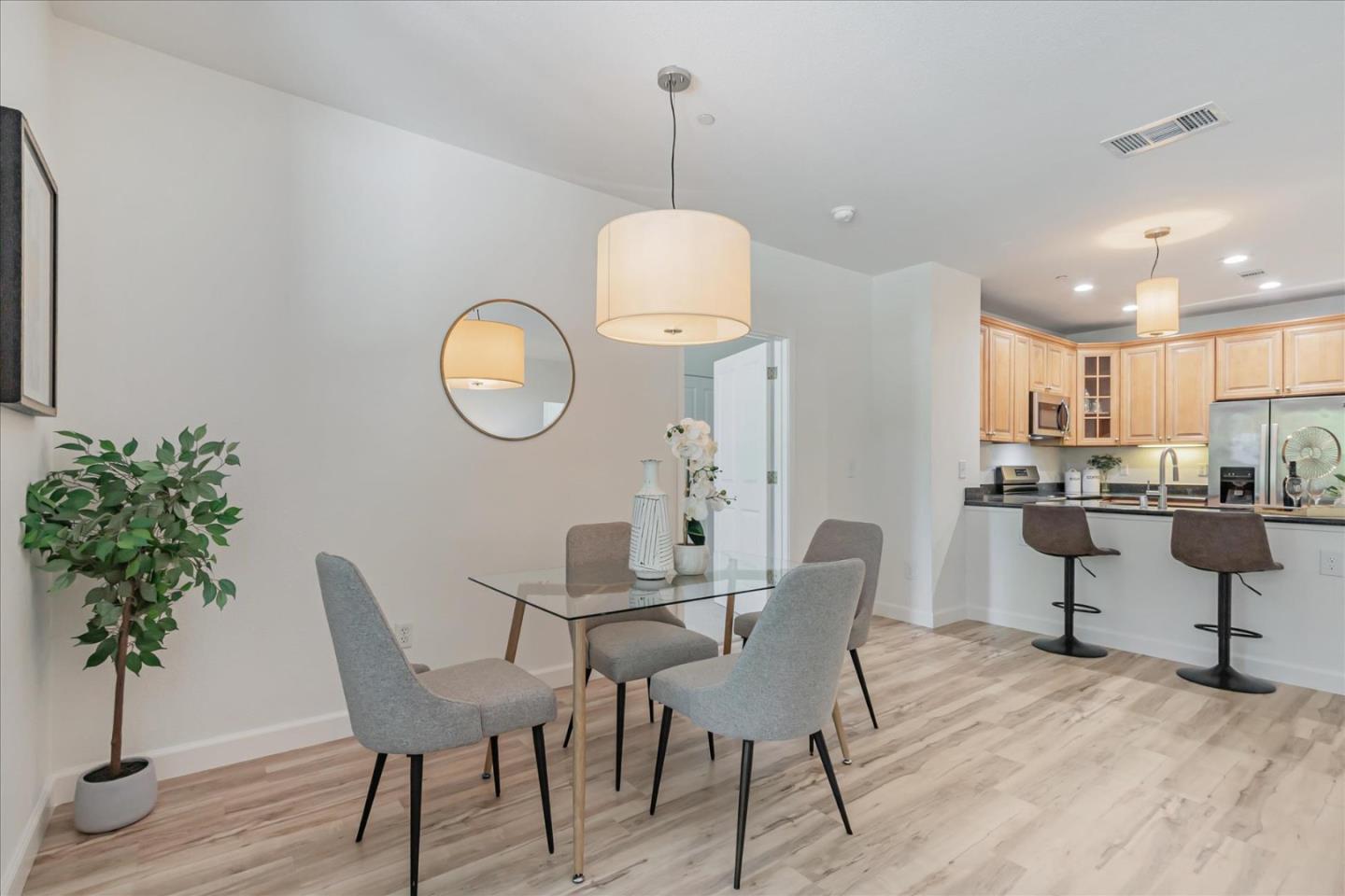 Detail Gallery Image 3 of 12 For 1445 Fruitdale Ave #223,  San Jose,  CA 95128 - 2 Beds | 2 Baths