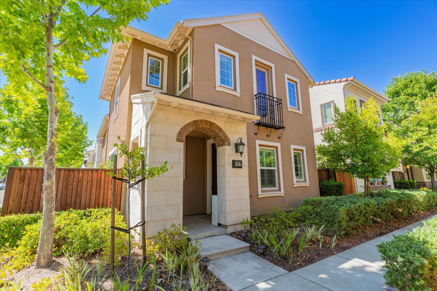 Detail Gallery Image 1 of 1 For 2032 Poinsettia St, San Ramon,  CA 94582 - 3 Beds | 2/1 Baths