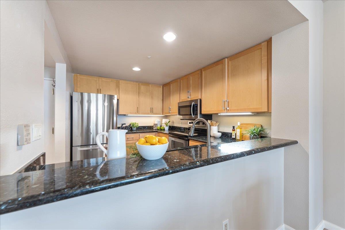 Detail Gallery Image 10 of 20 For 550 Ortega Ave #B333,  Mountain View,  CA 94040 - 2 Beds | 2 Baths