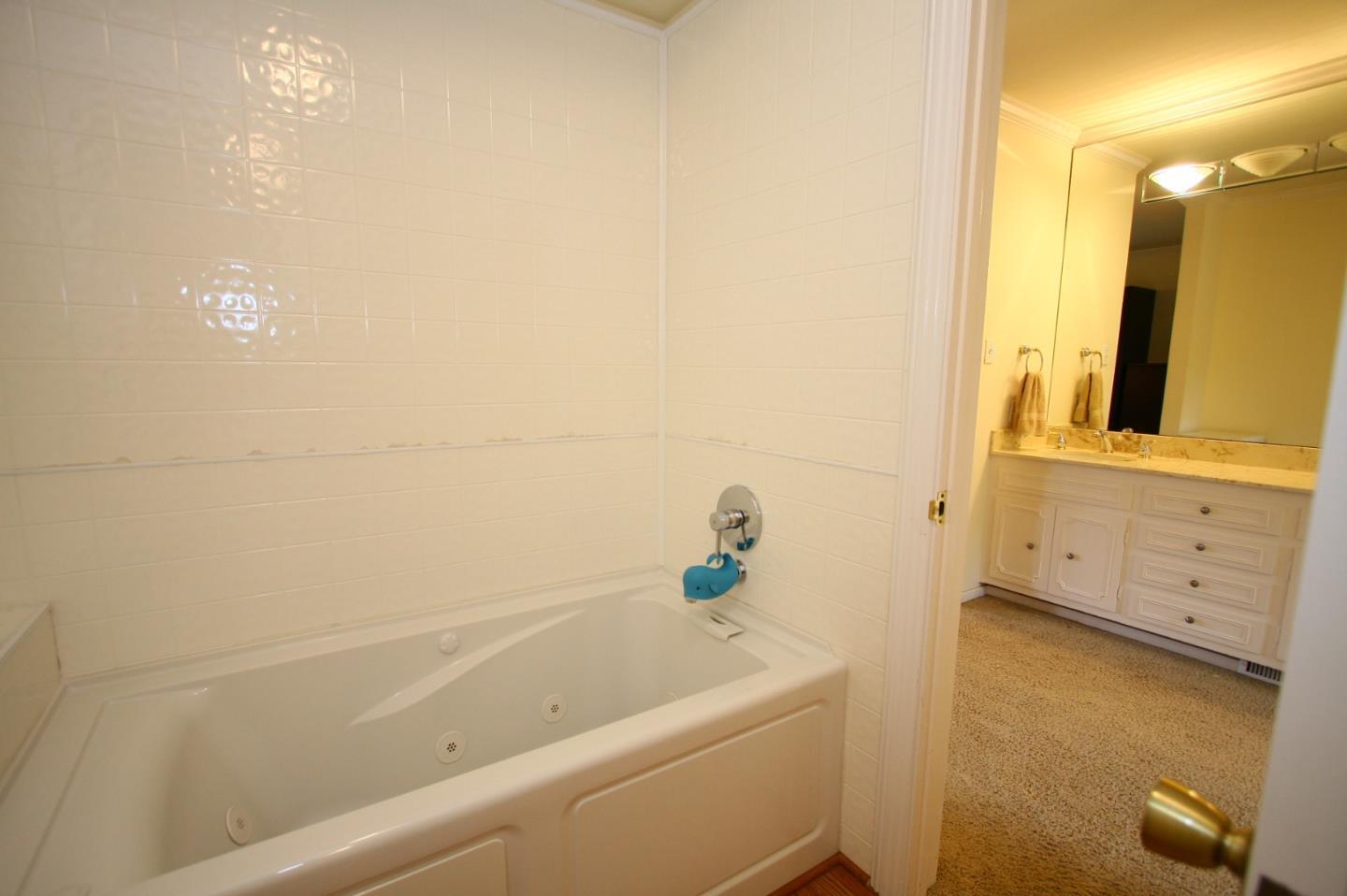 Detail Gallery Image 19 of 32 For 1045 Bridle Way, Hillsborough,  CA 94010 - 3 Beds | 2/2 Baths