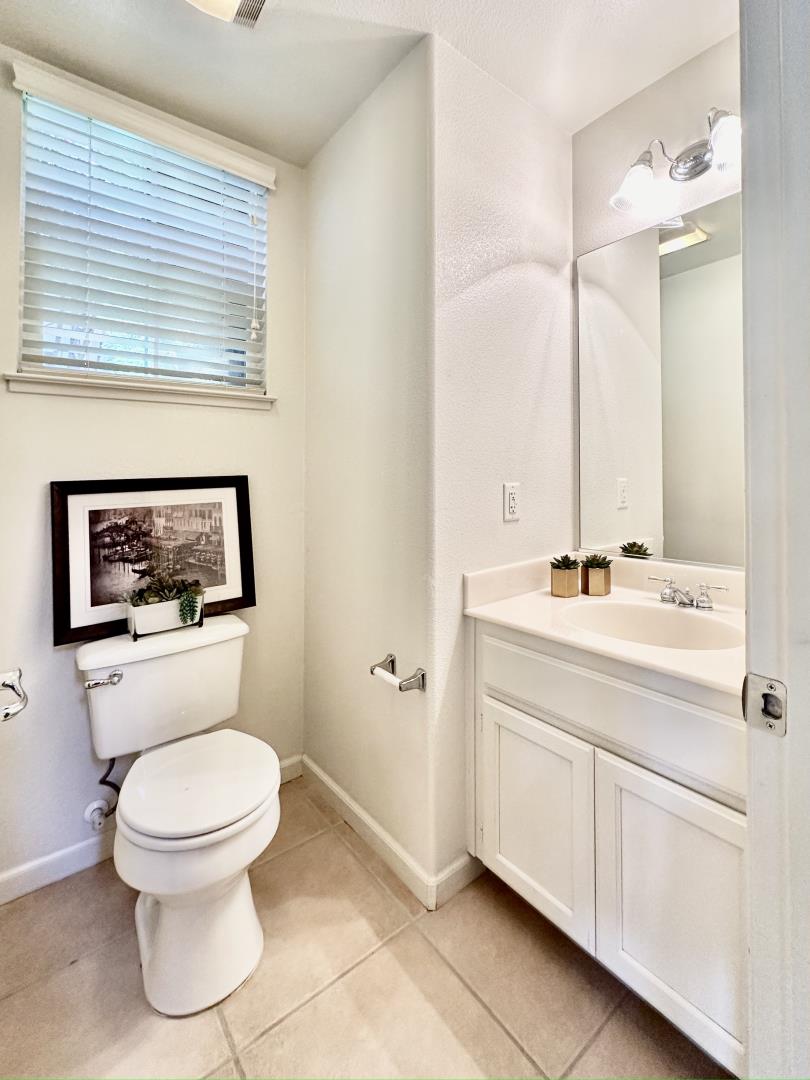 Detail Gallery Image 7 of 42 For 2195 Kingsbury Cir, Santa Clara,  CA 95054 - 3 Beds | 2/1 Baths