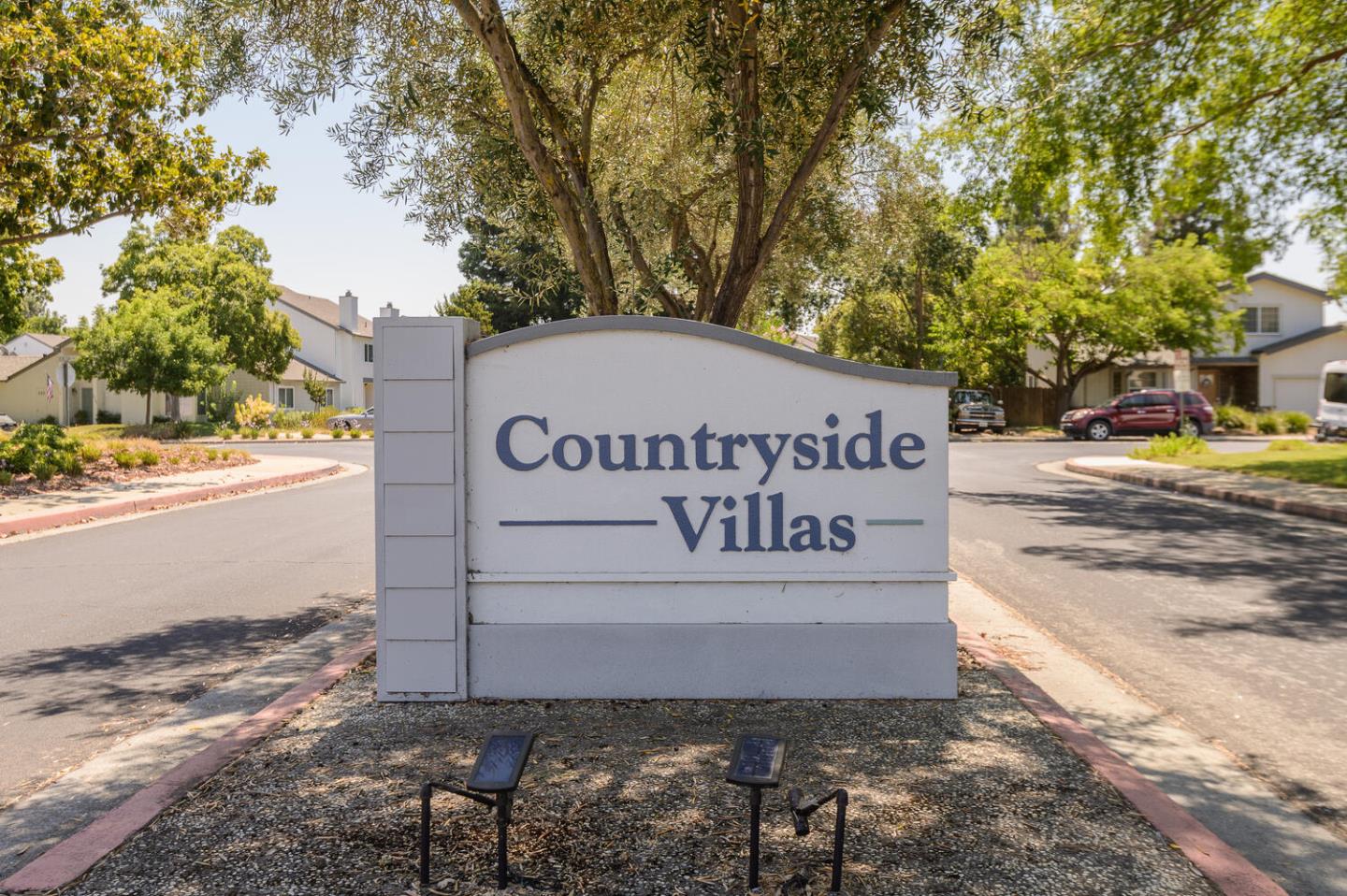 Browse active condo listings in COUNTRYSIDE