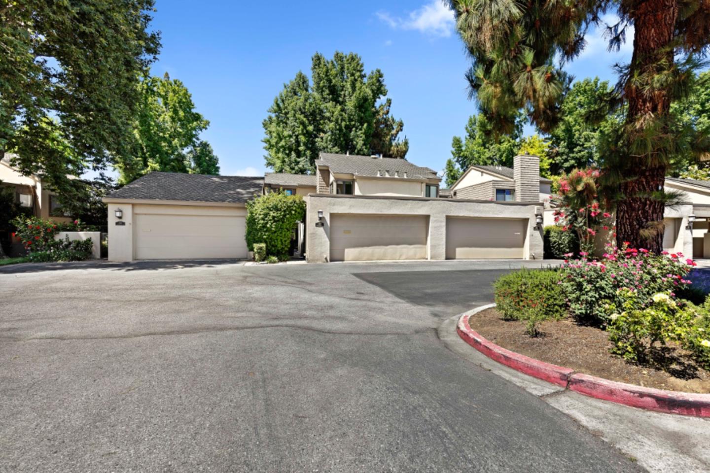 Detail Gallery Image 1 of 1 For 1723 Cherryhills Ln, San Jose,  CA 95125 - 3 Beds | 2/1 Baths