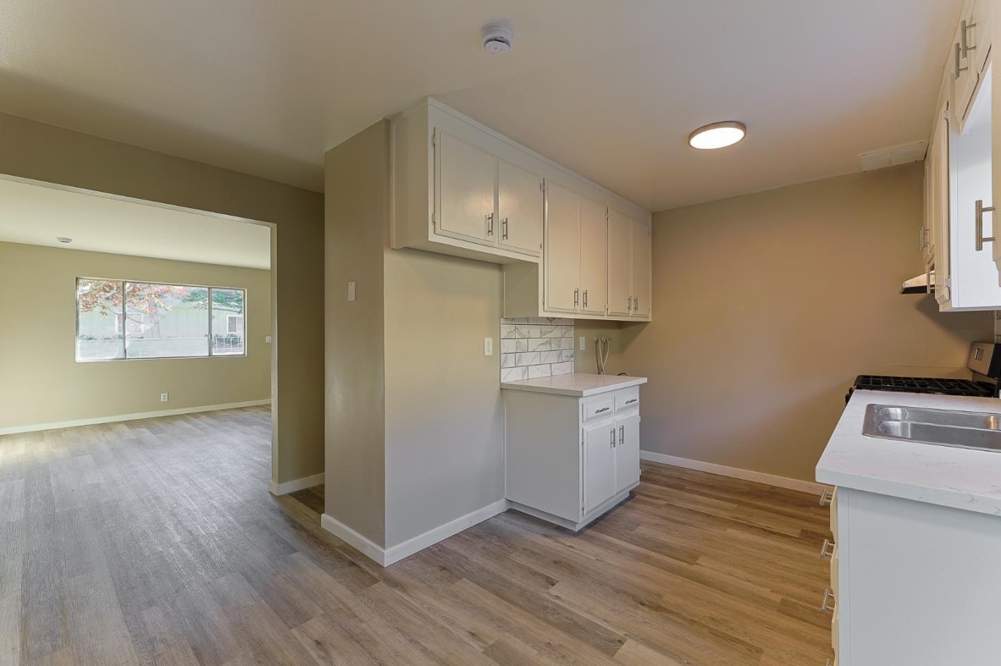 Detail Gallery Image 6 of 21 For 320 Carmel Ave #3,  Marina,  CA 93933 - 2 Beds | 1/1 Baths