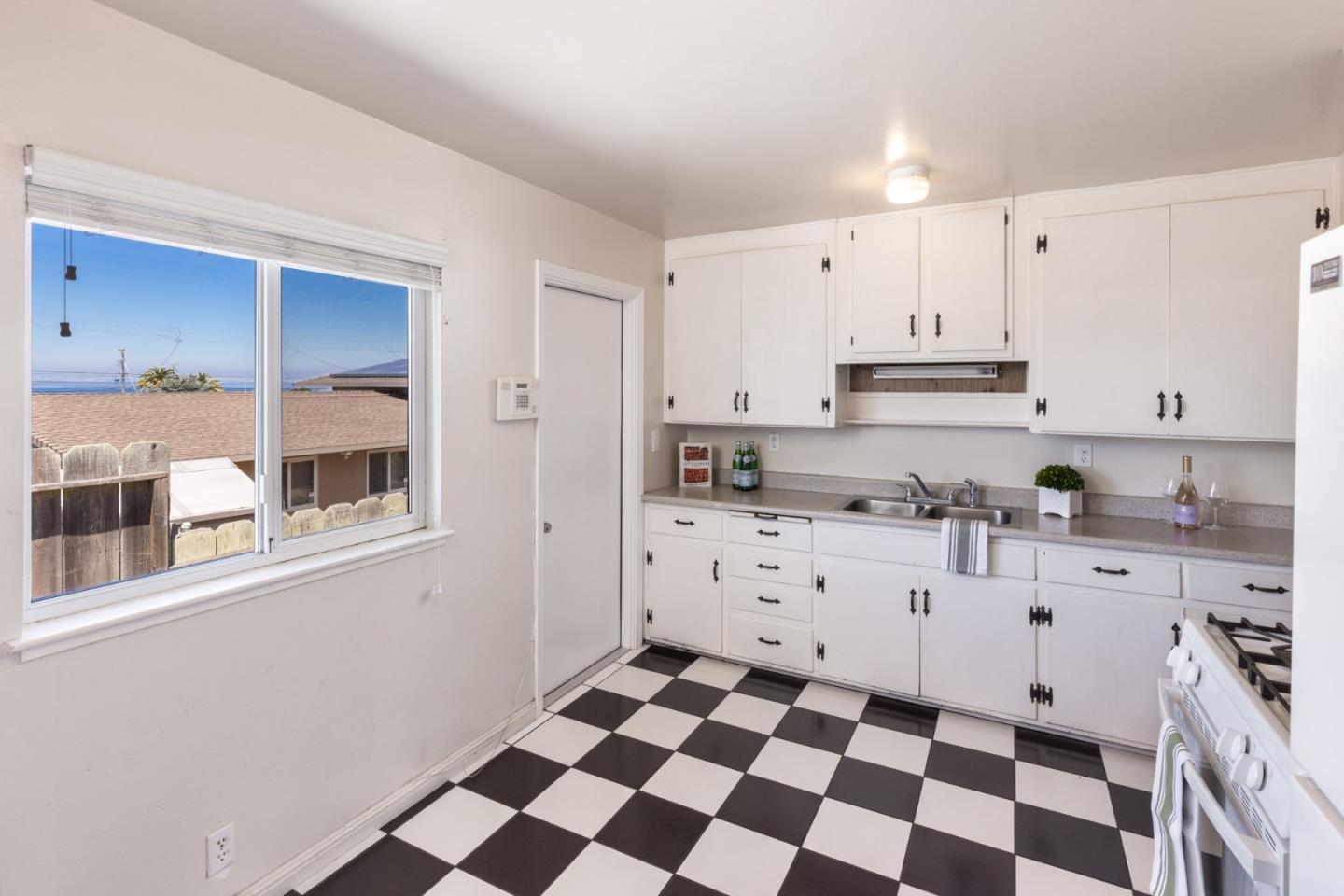 Detail Gallery Image 13 of 20 For 1757 Havana St, Seaside,  CA 93955 - 3 Beds | 1/1 Baths