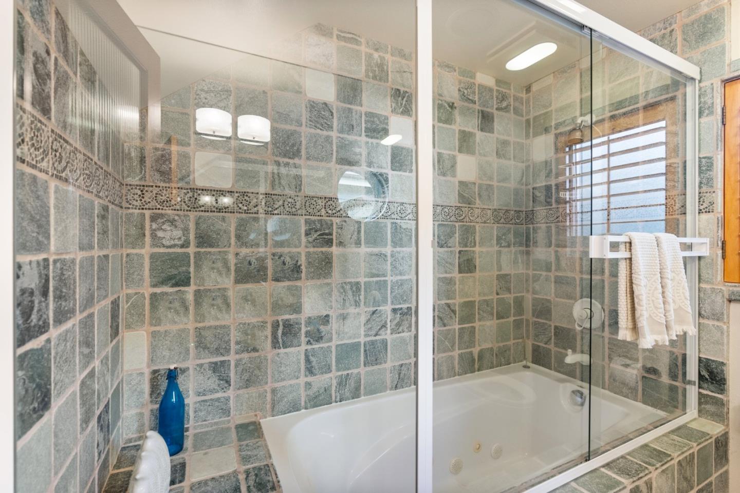 Detail Gallery Image 12 of 54 For 4930 Cliff Dr, Capitola,  CA 95010 - 3 Beds | 2 Baths