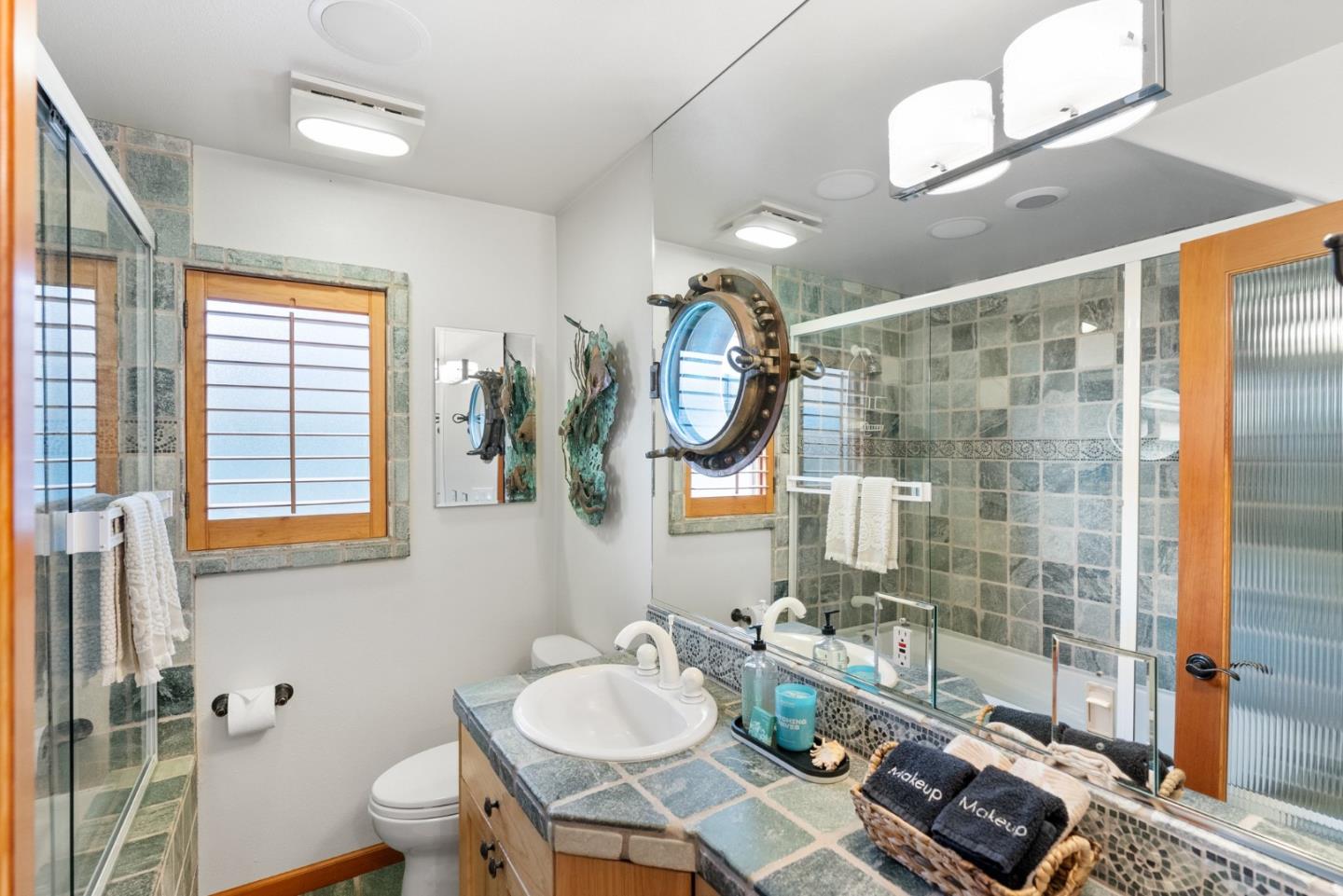 Detail Gallery Image 13 of 54 For 4930 Cliff Dr, Capitola,  CA 95010 - 3 Beds | 2 Baths