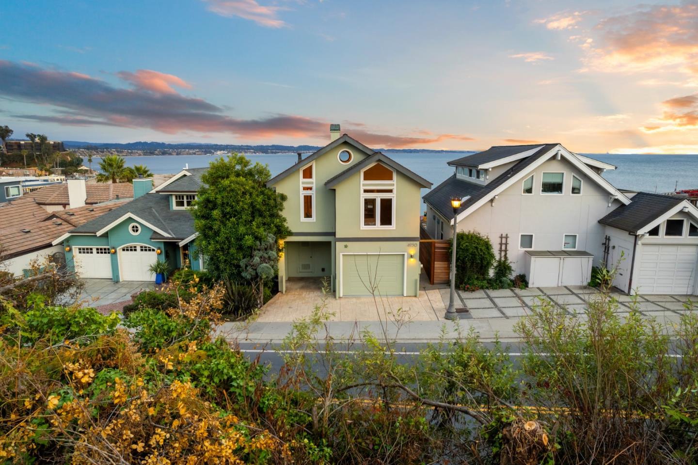 Detail Gallery Image 51 of 54 For 4930 Cliff Dr, Capitola,  CA 95010 - 3 Beds | 2 Baths