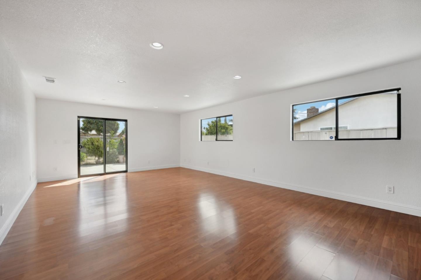 Detail Gallery Image 16 of 38 For 1564 Trinity Way, Salinas,  CA 93906 - 3 Beds | 2 Baths