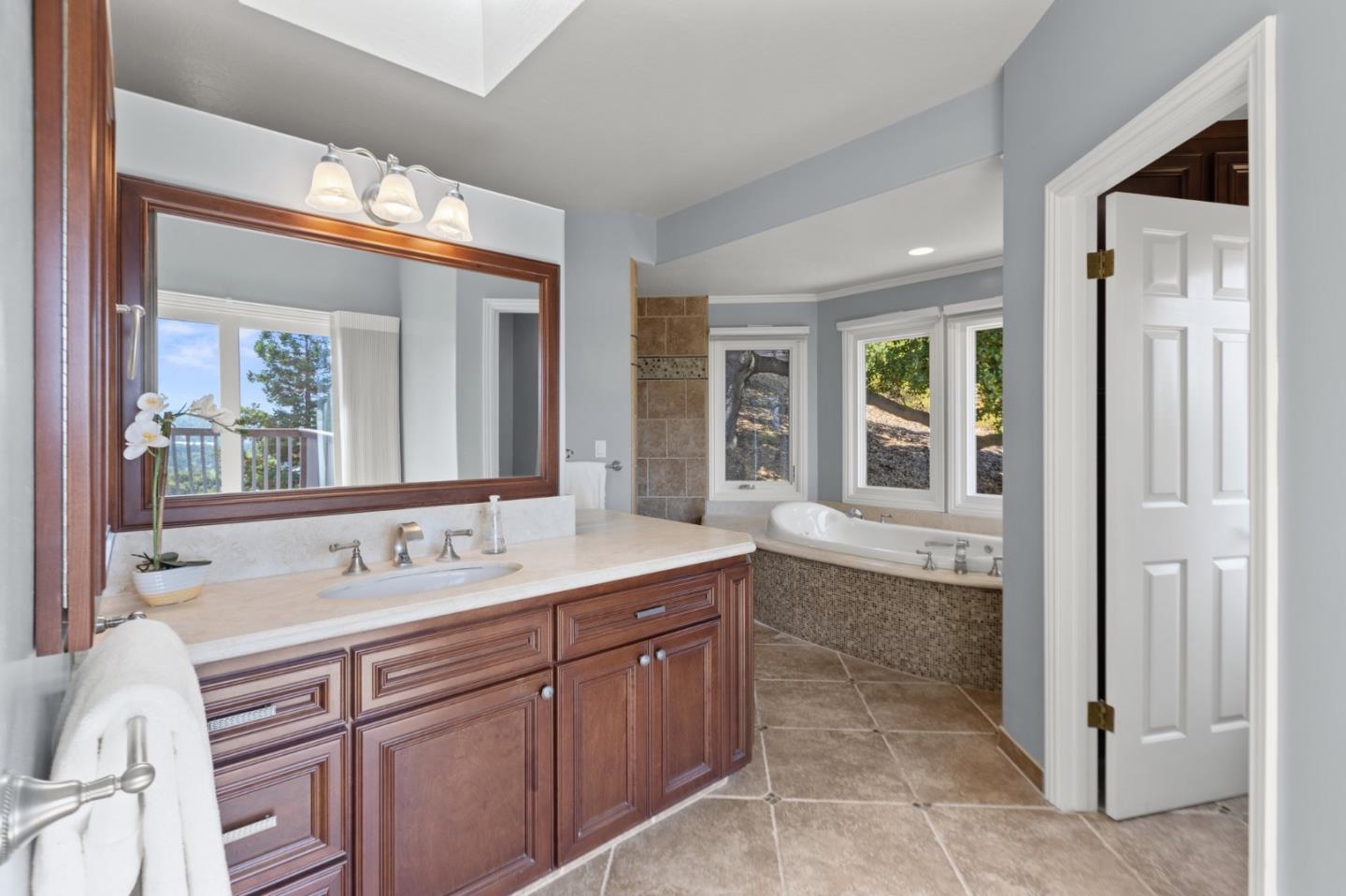 Detail Gallery Image 18 of 40 For 21415 Continental Cir, Saratoga,  CA 95070 - 4 Beds | 3/1 Baths