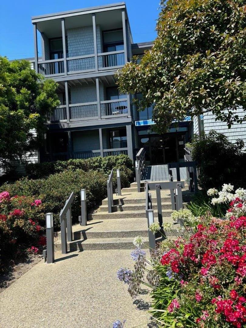 Detail Gallery Image 1 of 18 For 615 Port Dr #105,  San Mateo,  CA 94404 - 2 Beds | 2 Baths