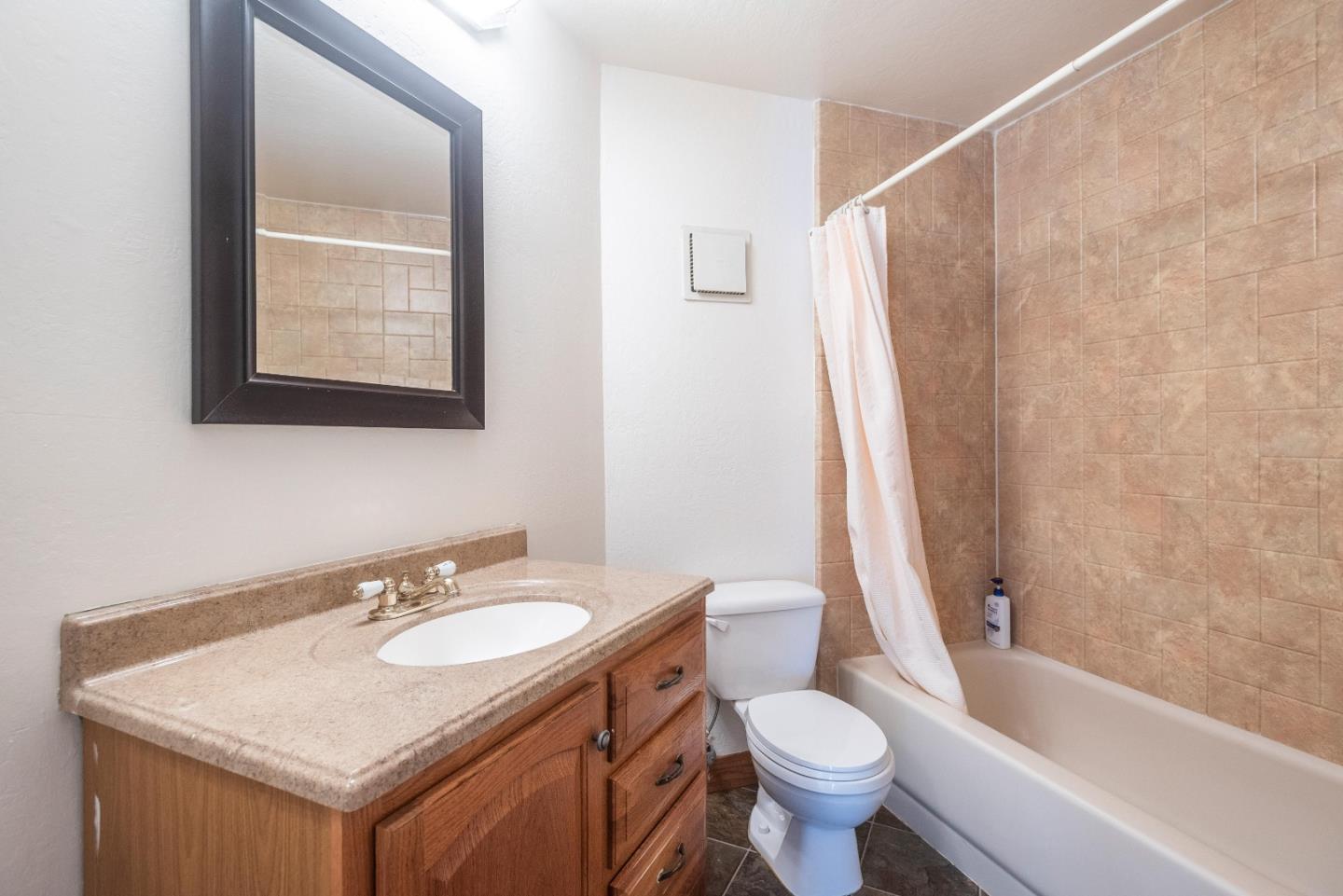 Detail Gallery Image 17 of 24 For 26 Eddystone Ct, Redwood City,  CA 94065 - 1 Beds | 1 Baths