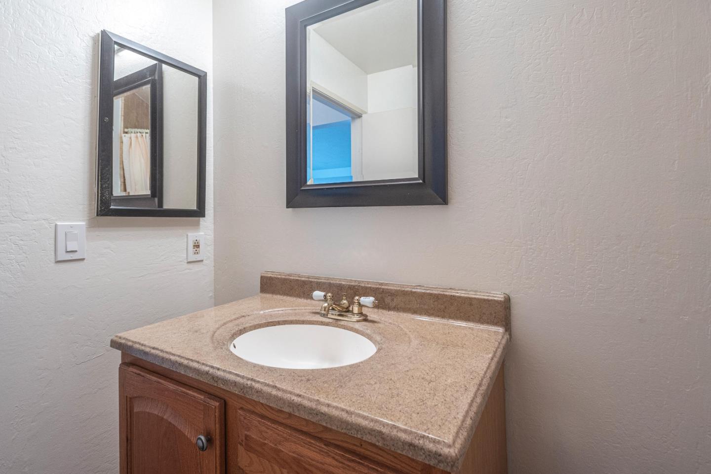 Detail Gallery Image 18 of 24 For 26 Eddystone Ct, Redwood City,  CA 94065 - 1 Beds | 1 Baths