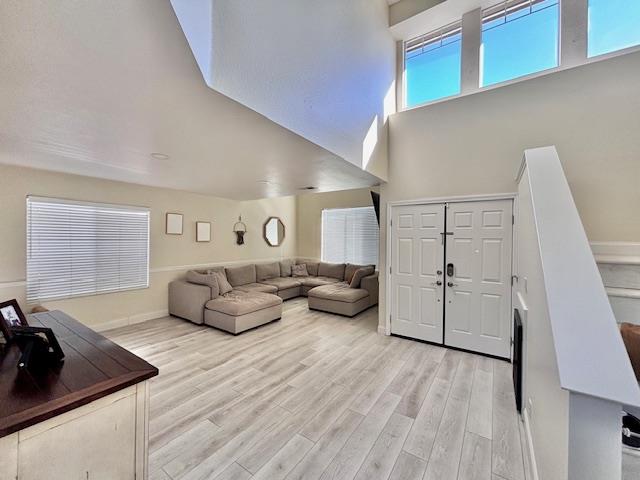 Detail Gallery Image 3 of 27 For 820 Talbot Dr, Hollister,  CA 95023 - 4 Beds | 2/1 Baths