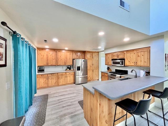 Detail Gallery Image 6 of 27 For 820 Talbot Dr, Hollister,  CA 95023 - 4 Beds | 2/1 Baths