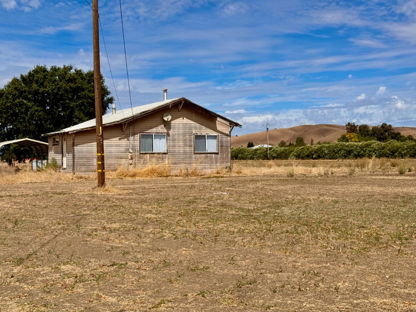 Detail Gallery Image 4 of 28 For 190 Comstock Rd, Hollister,  CA 95023 - 3 Beds | 2 Baths