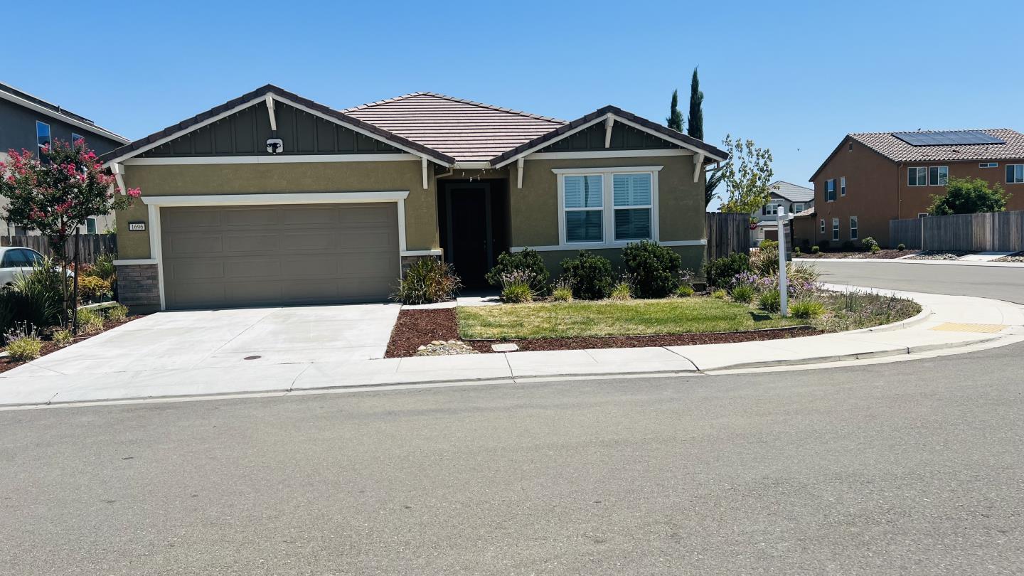 Detail Gallery Image 1 of 18 For 1696 Red Ribbons Ln, Manteca,  CA 95337 - 4 Beds | 2 Baths