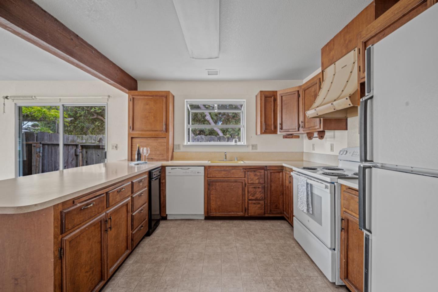 Detail Gallery Image 15 of 20 For 1071 Madrid Ct, Seaside,  CA 93955 - 4 Beds | 2 Baths