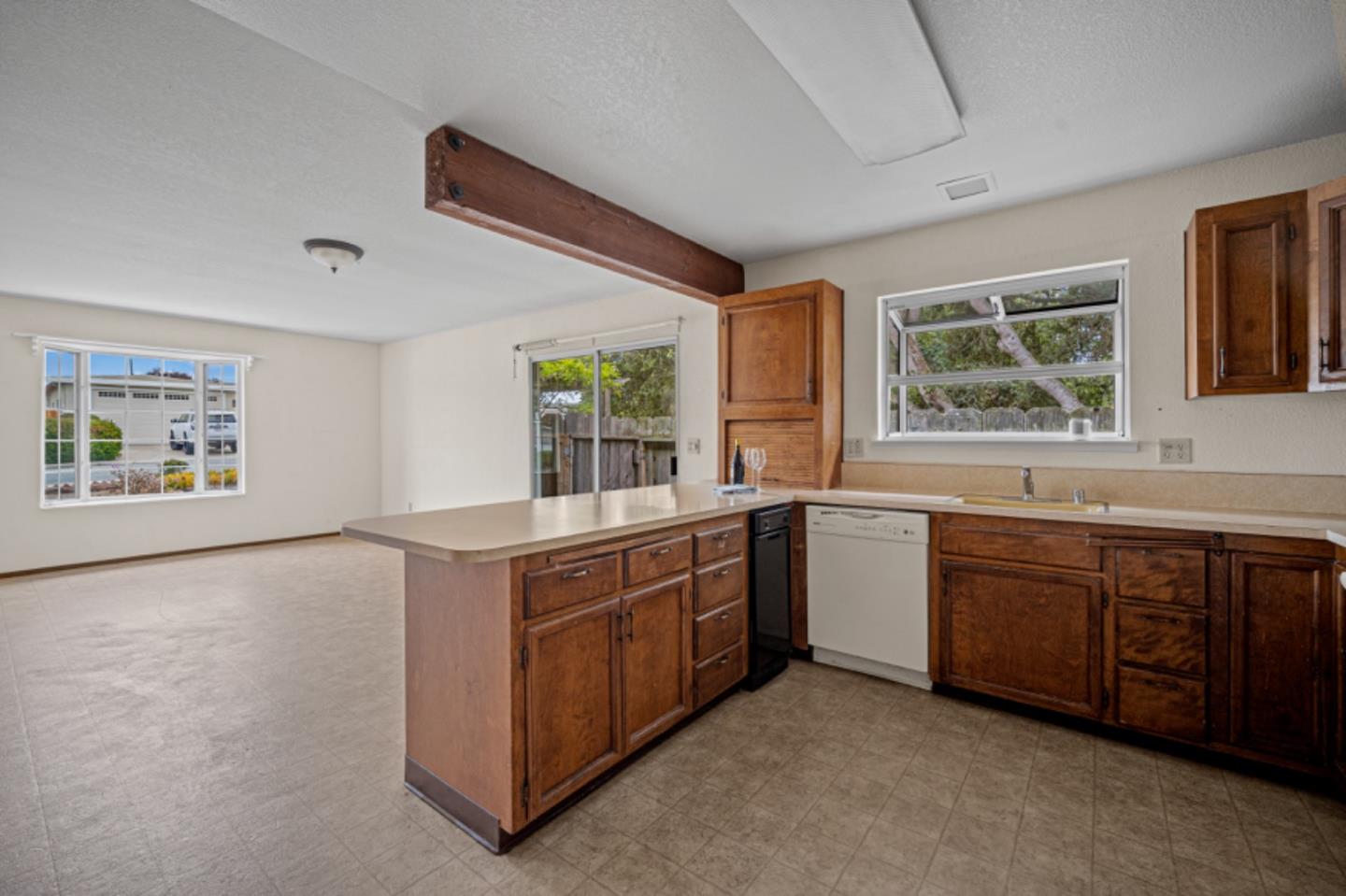 Detail Gallery Image 16 of 20 For 1071 Madrid Ct, Seaside,  CA 93955 - 4 Beds | 2 Baths