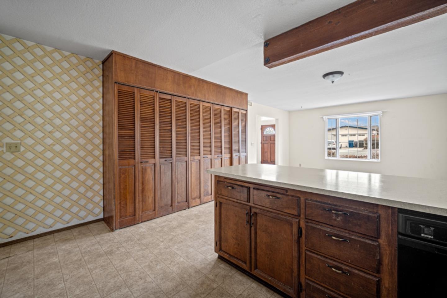 Detail Gallery Image 6 of 20 For 1071 Madrid Ct, Seaside,  CA 93955 - 4 Beds | 2 Baths