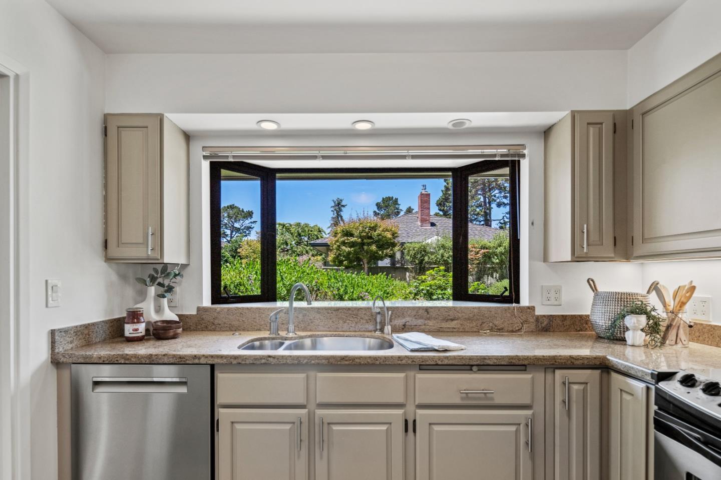 Detail Gallery Image 7 of 59 For 1 Del Mesa Carmel, Carmel,  CA 93923 - 2 Beds | 2 Baths