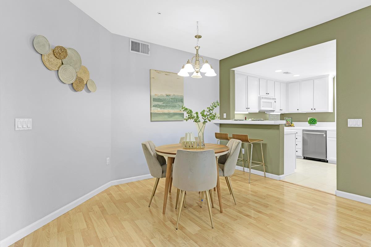 Detail Gallery Image 5 of 30 For 1310 Saddle Rack St #252,  San Jose,  CA 95126 - 3 Beds | 2 Baths