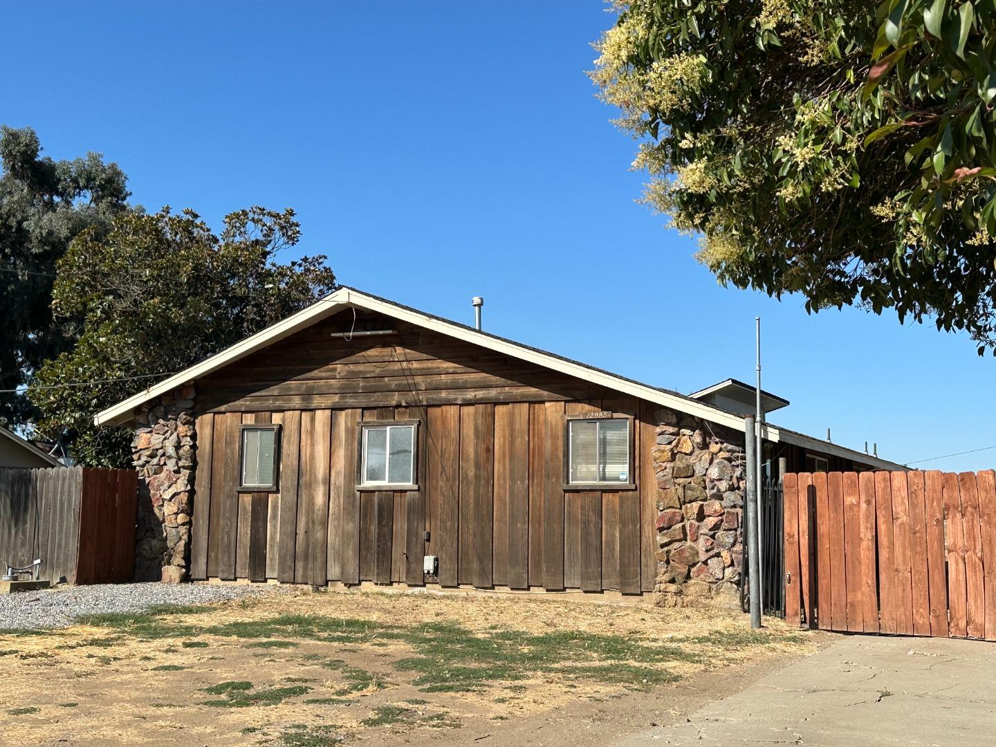 Detail Gallery Image 1 of 1 For 12985 Sycamore Ave, San Martin,  CA 95046 - 5 Beds | 2/1 Baths