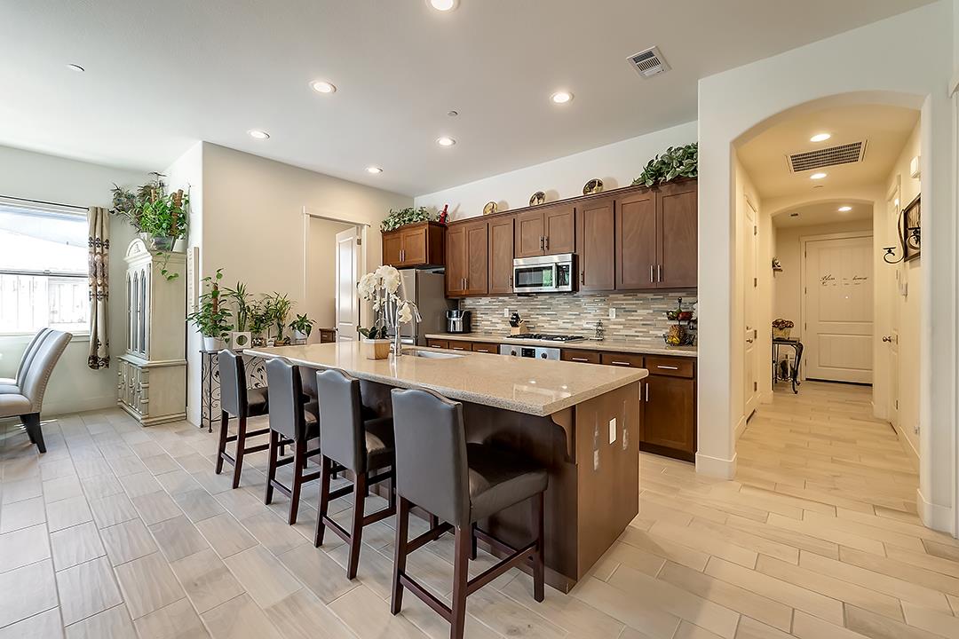 Detail Gallery Image 3 of 42 For 1603 Clover Ct, Hollister,  CA 95023 - 3 Beds | 2 Baths