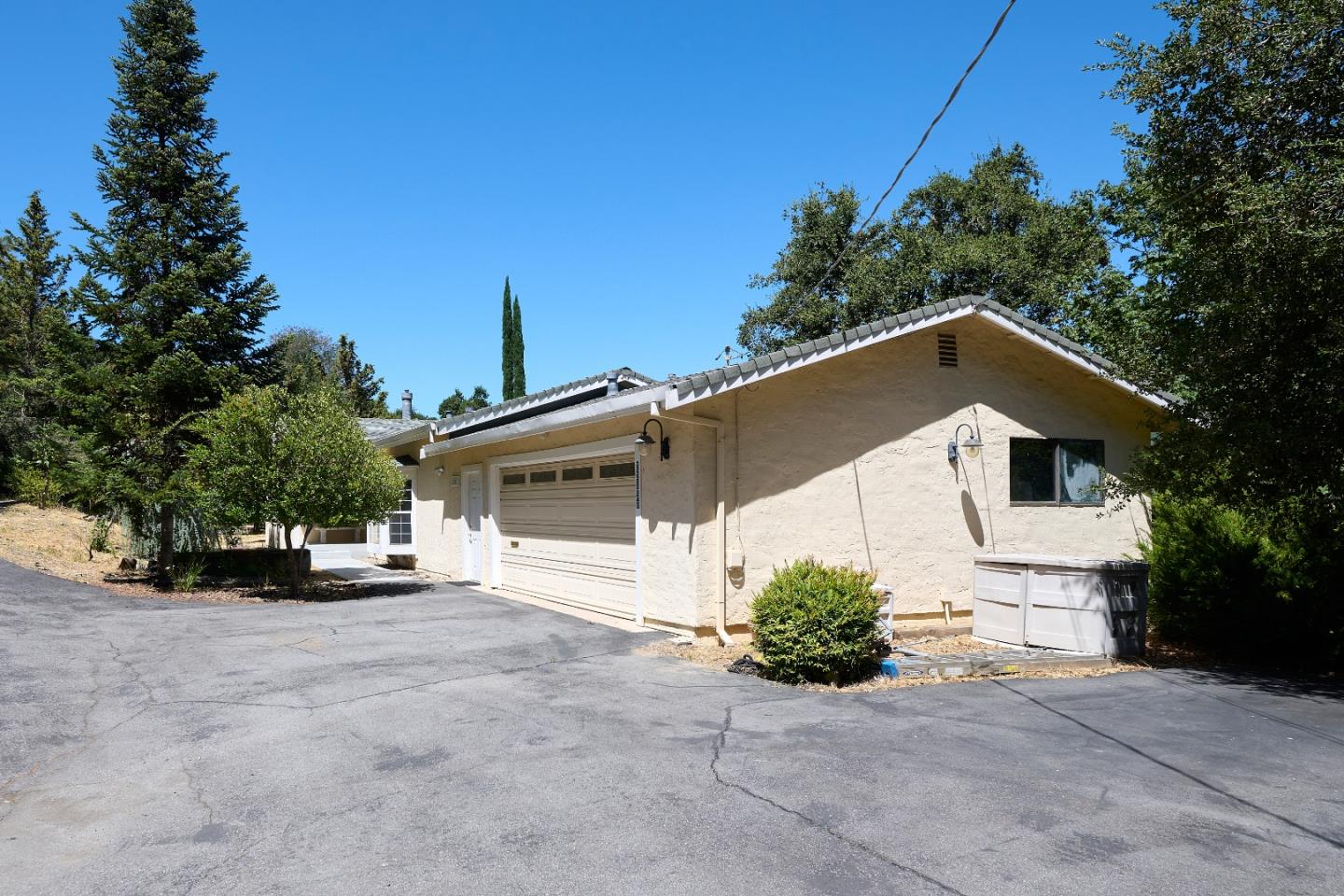 Detail Gallery Image 3 of 24 For 22152 Old Santa Cruz Hwy, Los Gatos,  CA 95033 - 3 Beds | 2 Baths