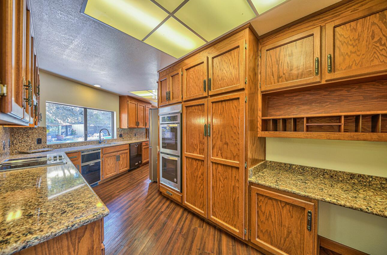 Detail Gallery Image 13 of 40 For 24585 Rimrock Canyon Rd, Salinas,  CA 93908 - 3 Beds | 2/1 Baths