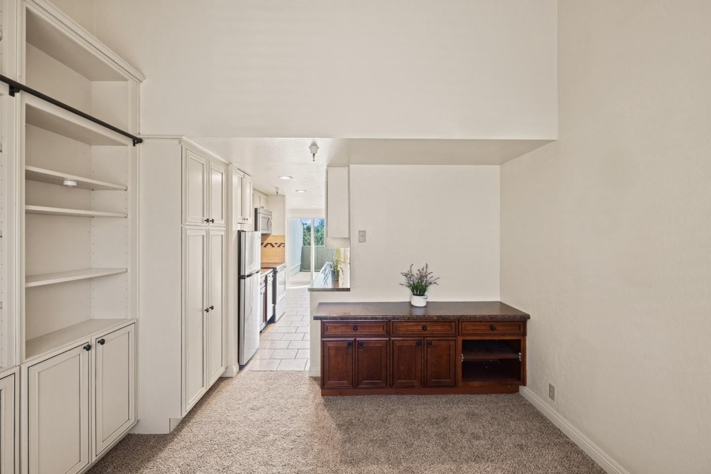 Detail Gallery Image 11 of 29 For 565 English Avenue Ave #13,  Monterey,  CA 93940 - 1 Beds | 1/1 Baths