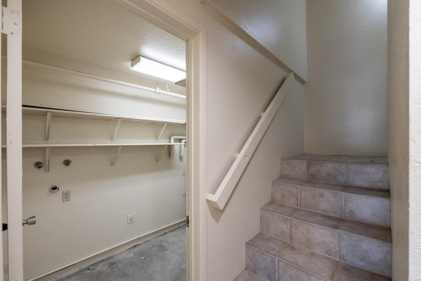 Detail Gallery Image 25 of 29 For 565 English Avenue Ave #13,  Monterey,  CA 93940 - 1 Beds | 1/1 Baths