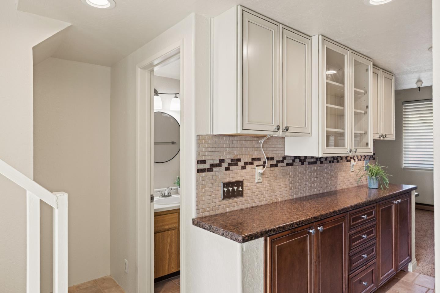 Detail Gallery Image 7 of 29 For 565 English Avenue Ave #13,  Monterey,  CA 93940 - 1 Beds | 1/1 Baths