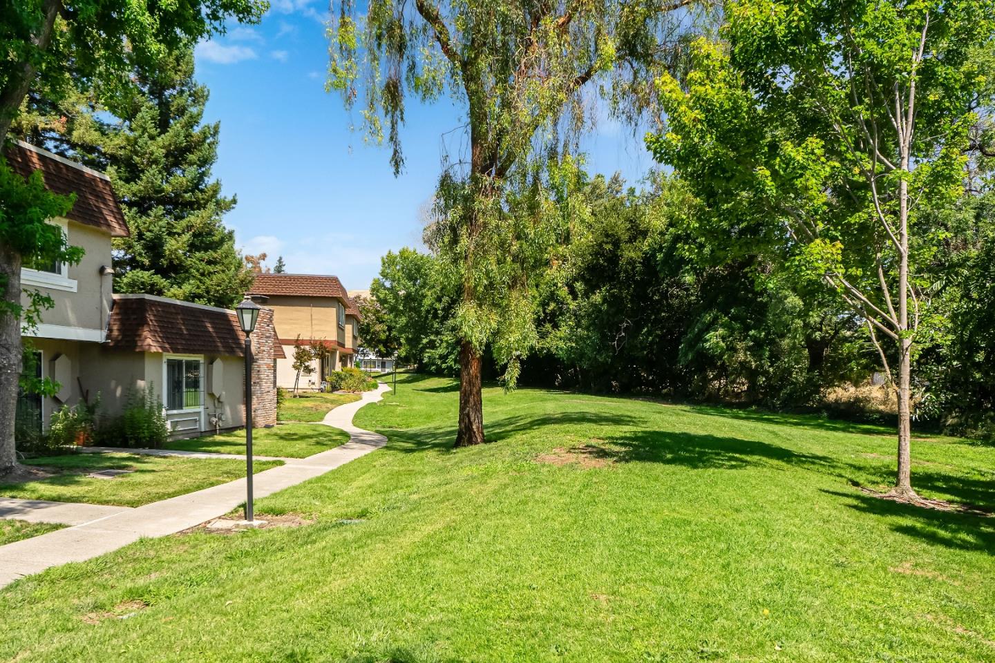 Detail Gallery Image 5 of 39 For 3022 Ironside Ct, San Jose,  CA 95132 - 3 Beds | 2/1 Baths