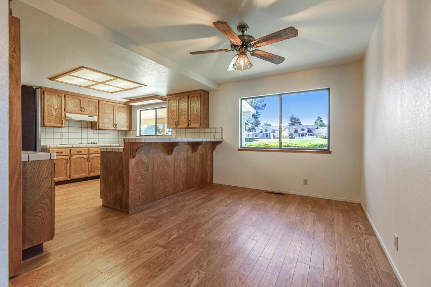 Detail Gallery Image 12 of 34 For 740 S Ridgemark Dr, Hollister,  CA 95023 - 3 Beds | 2/1 Baths