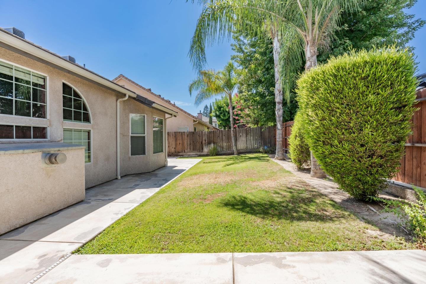 Detail Gallery Image 21 of 21 For 1126 E Royal Dornoch Ave, Fresno,  CA 93730 - 4 Beds | 2/1 Baths