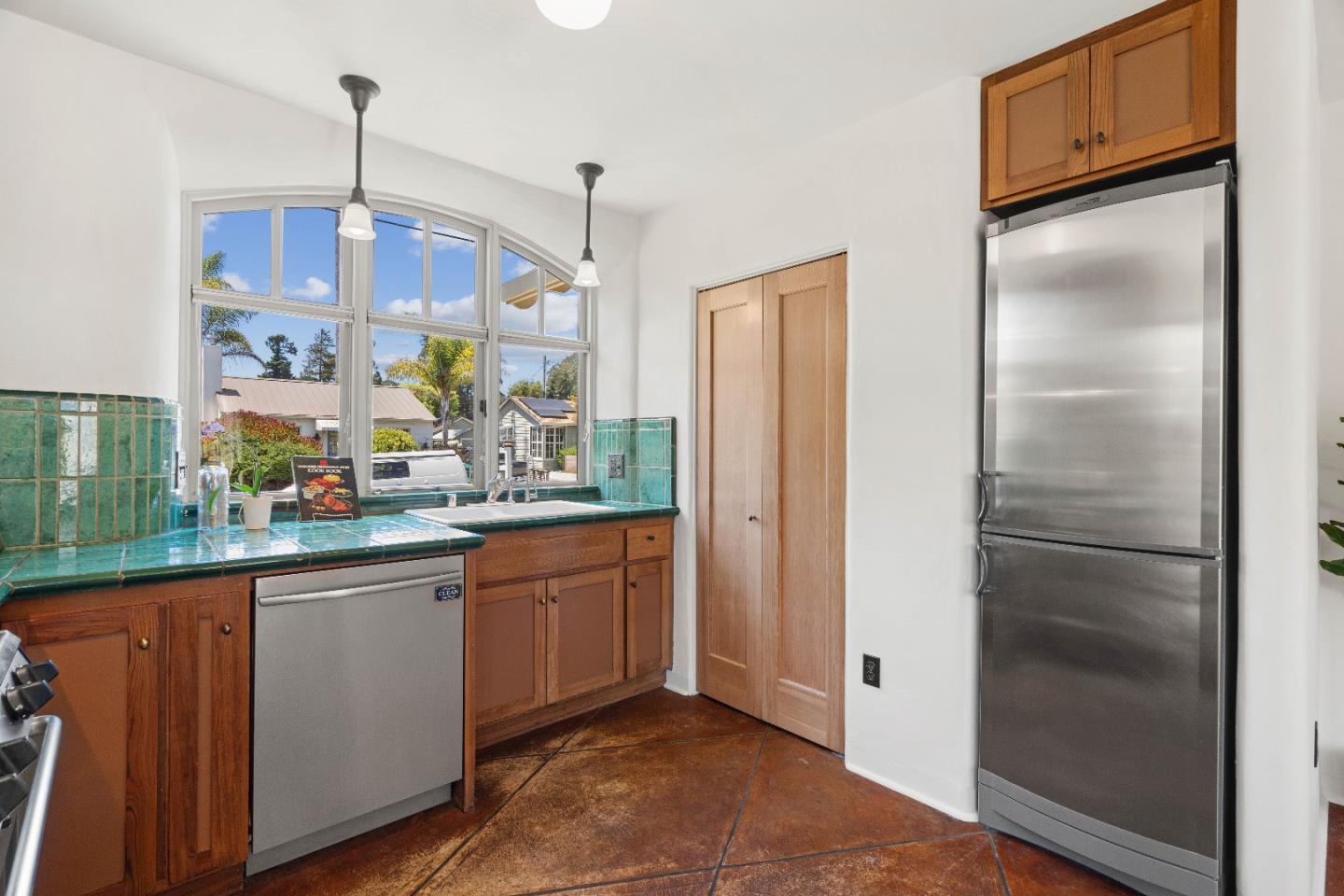 Detail Gallery Image 13 of 67 For 508 Oak Dr, Capitola,  CA 95010 - 3 Beds | 2 Baths