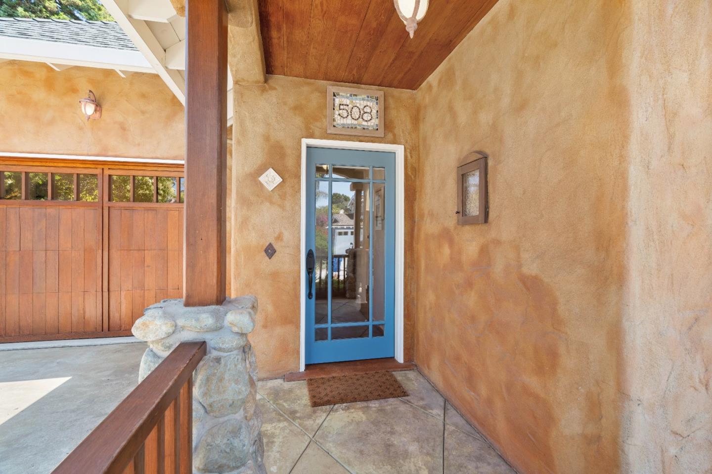 Detail Gallery Image 4 of 67 For 508 Oak Dr, Capitola,  CA 95010 - 3 Beds | 2 Baths