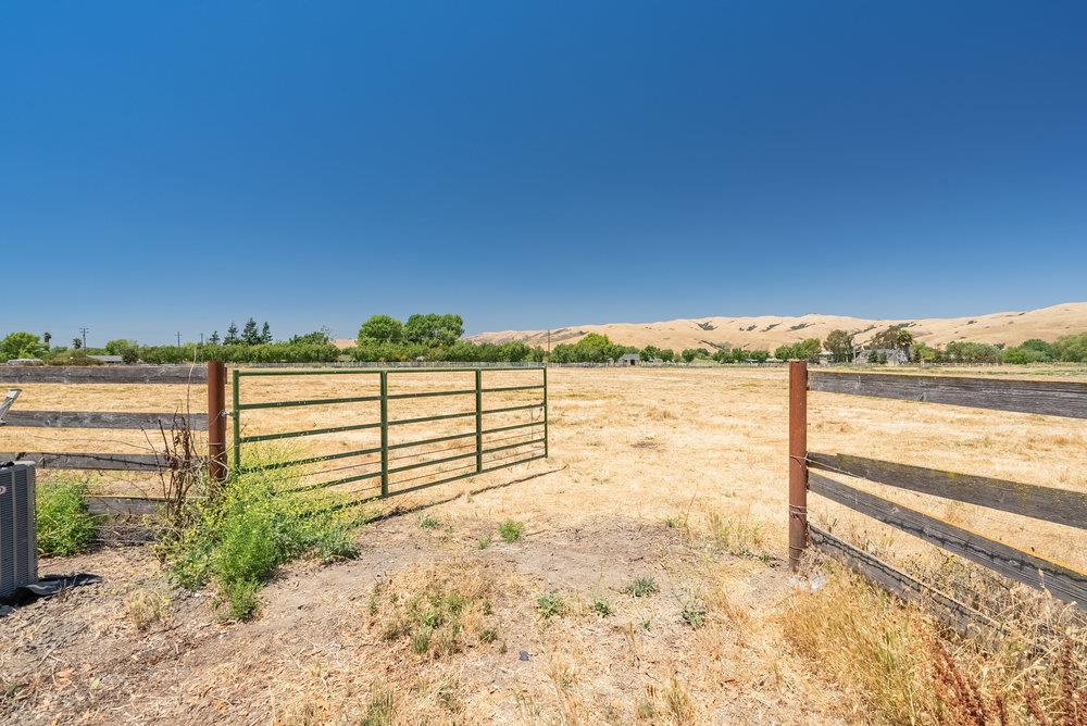 Detail Gallery Image 1 of 19 For 7327 Lovers Ln, Hollister,  CA 95023 - – Beds | – Baths